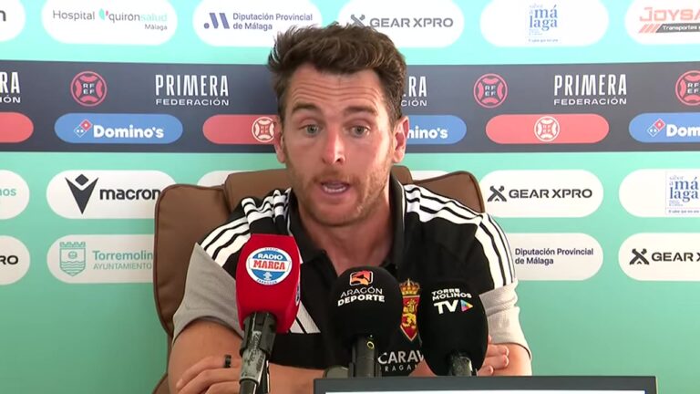 Fotograma de la rueda de prensa sobre el juego interior y la adaptación del equipo